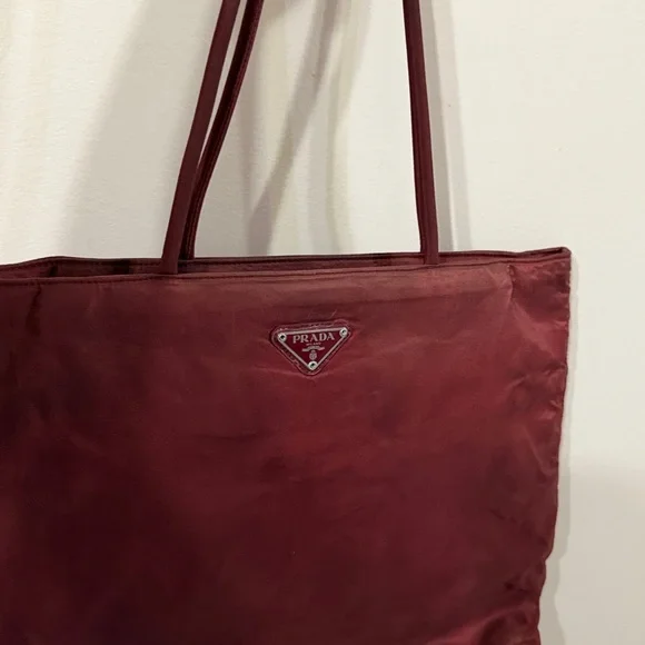 Prada - Picture 2 of 5